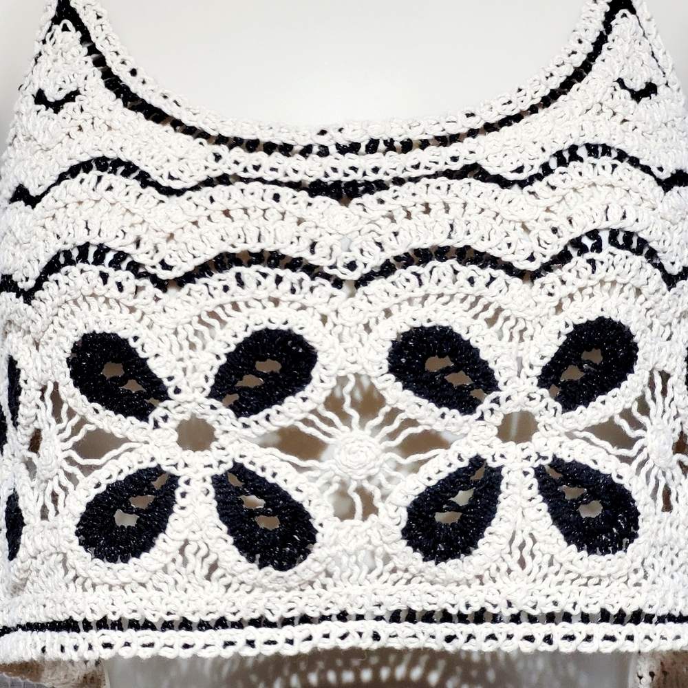 SHEIN Floral Crochet Crop Halter Top (4 / S) - Picture 3 of 8